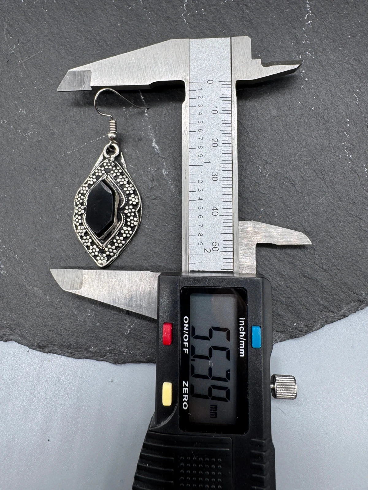 Black agate stone earrings in Gillet (size length 55.39mm) – photo 4